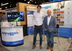 Although a Dutch company name and based in the Netherlands as well, Verbruggen Palletizing Solutions also has a service center in Washington State. At the picture: Camilo Cordonnier and Scott Frankenfield.